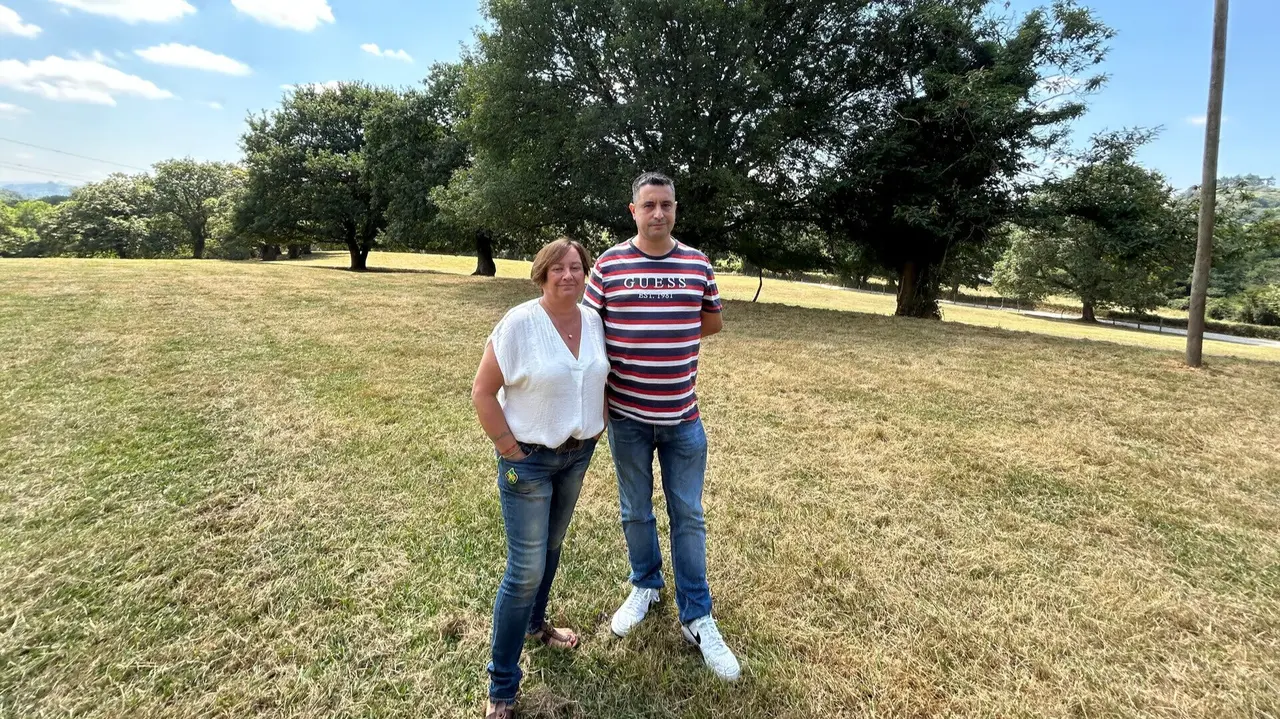 Los concejales de Siero, en el prao de La Sobatiella