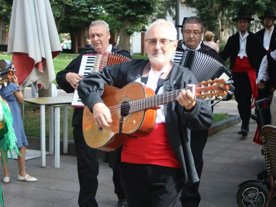Desfile-folclórico-El-Carmín (15)
