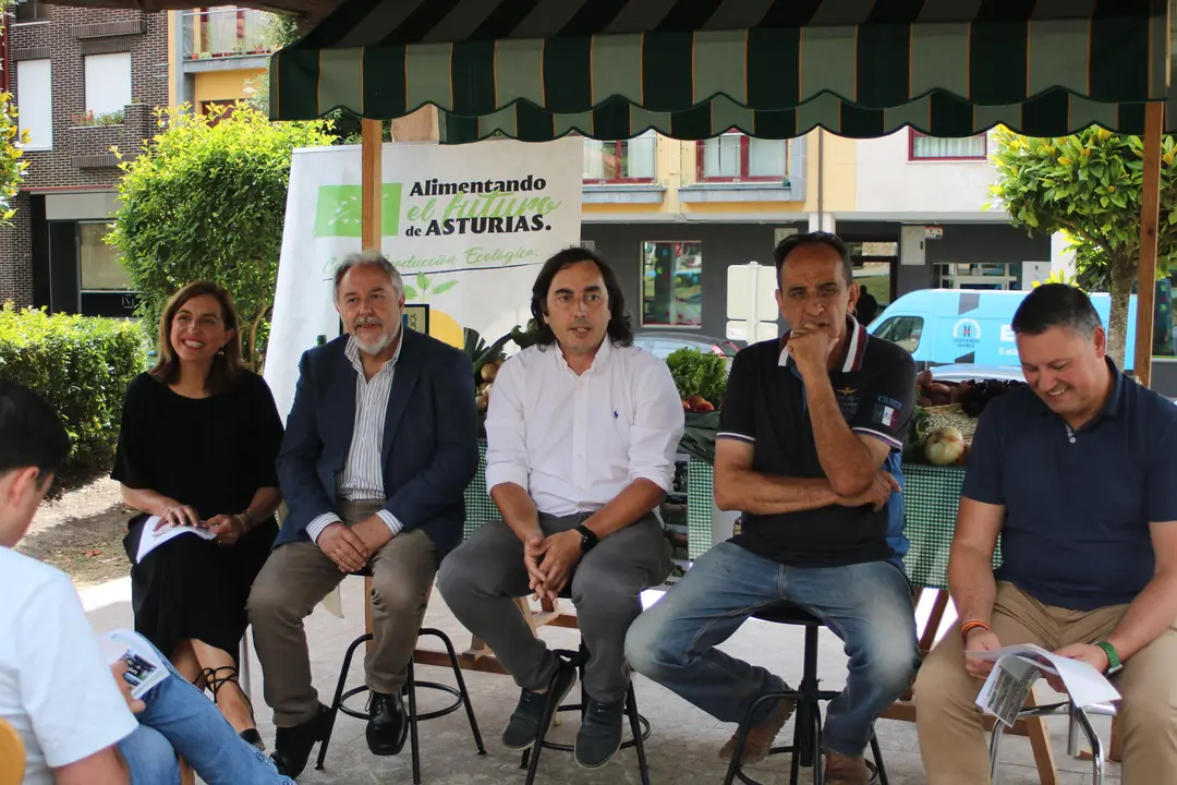 A la izda, Carmen Bernaldo de Quir&oacute;s, Javier Fern&aacute;ndez, Gerardo Sanz, Eliseo L&oacute;pez y Marcos Garc&iacute;a