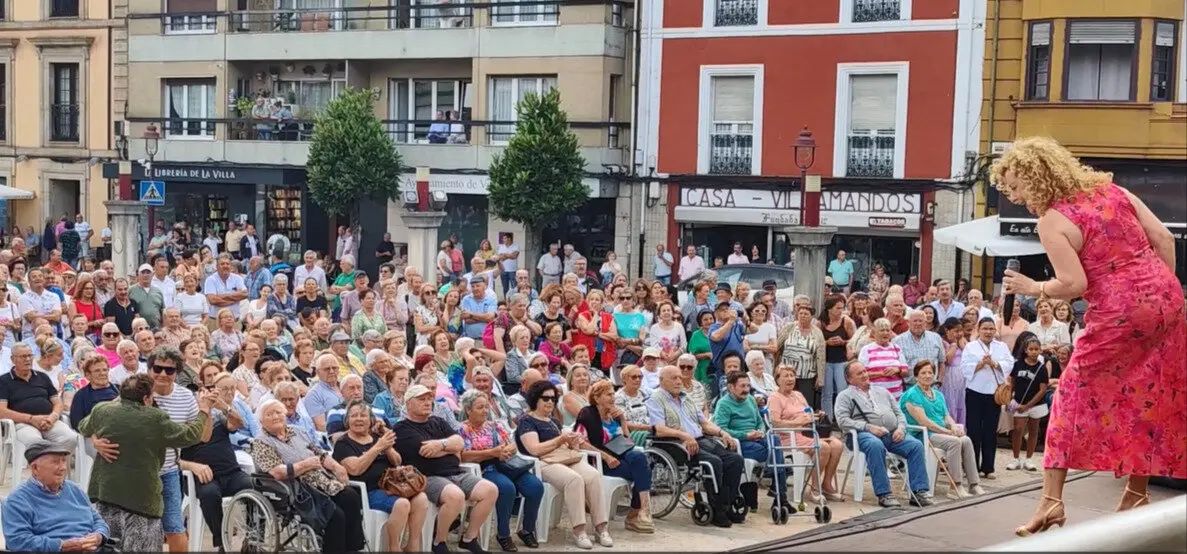 Mina entregada y el p&uacute;blico tambi&eacute;n