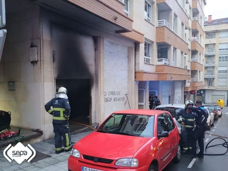 Los bomberos tuvieron que intervenir de madrugada en Siero