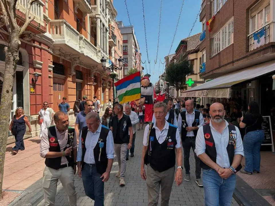 izado-banderas-ribadesella-4