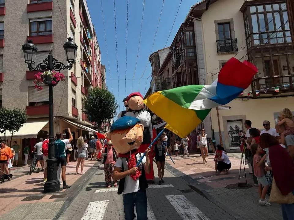 izado-banderas-ribadesella-10