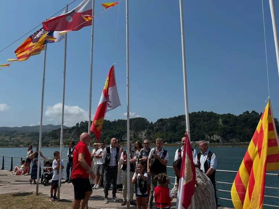 izado-banderas-ribadesella-11