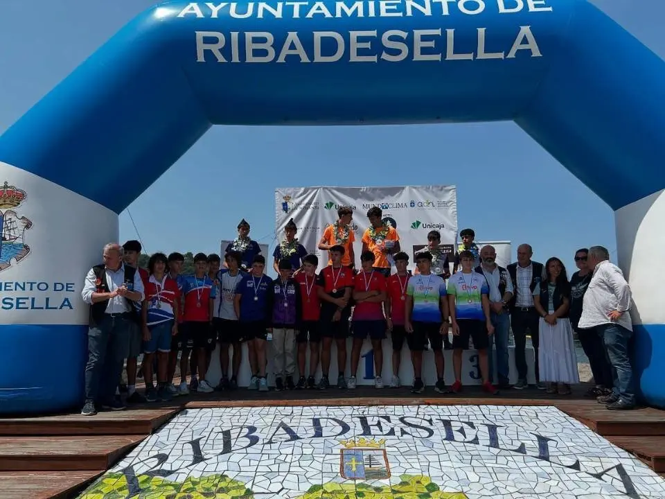 izado-banderas-ribadesella-12