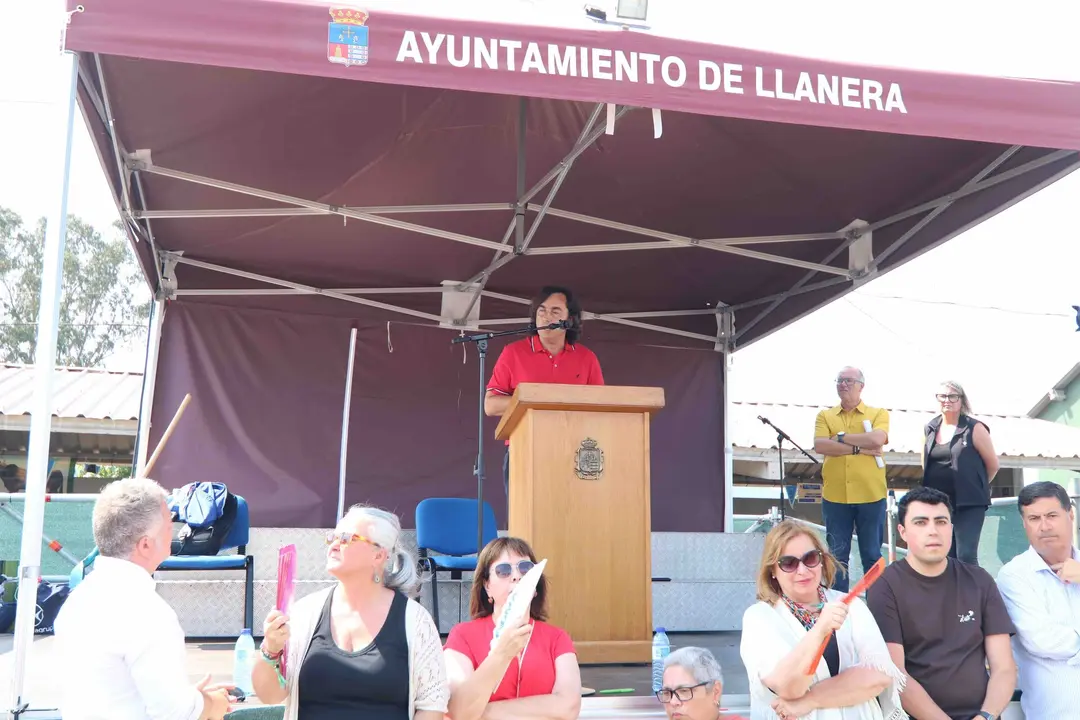Gerardo Sanz durante el que ser&iacute;a su &uacute;ltimo discurso como alcalde de Llanera
