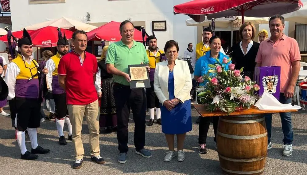 Quintueles y el Ayto. de Villaviciosa rinden homenaje a Mary de Casa Nicasia.