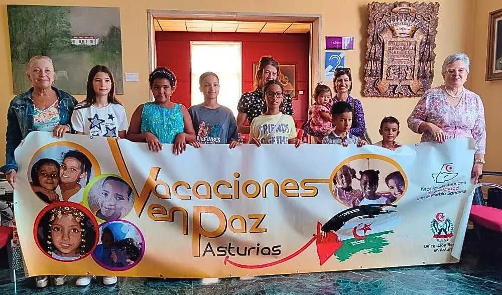 Amparo, Aris, Chirifa, Hanna, Warda, Ilemi -detr&aacute;s-, Omar, Laura y Carla -detr&aacute;s- , H&eacute;ctor y Bel&eacute;n