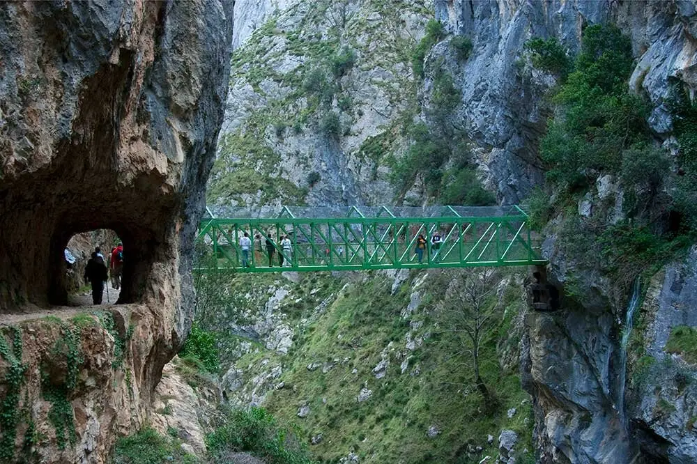 PUENTE-LOS-REBECOS-SENDA-DEL-CARES-LEON-01