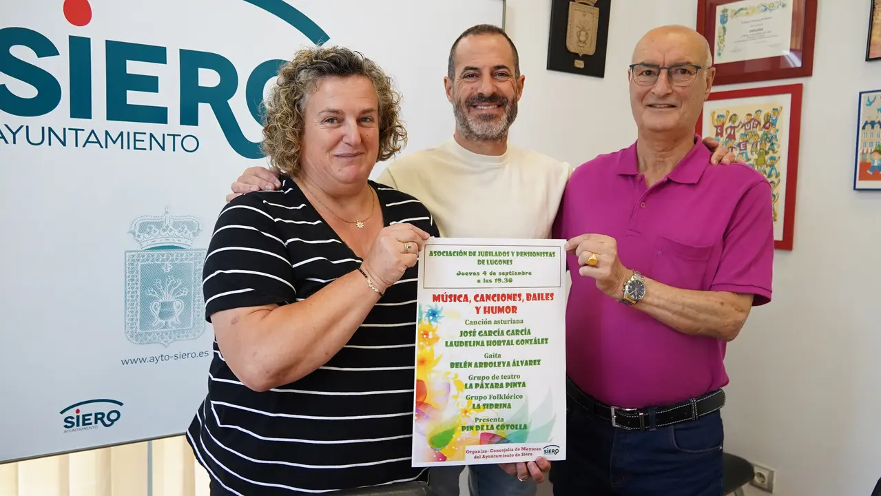 Pilar Santianes, concejala de Mayores, &Aacute;ngel Garc&iacute;a, alcalde y Jos&eacute; Manuel Su&aacute;rez, pdte. Asociaci&oacute;n de Jubilados y Pensionistas de Lugones.
