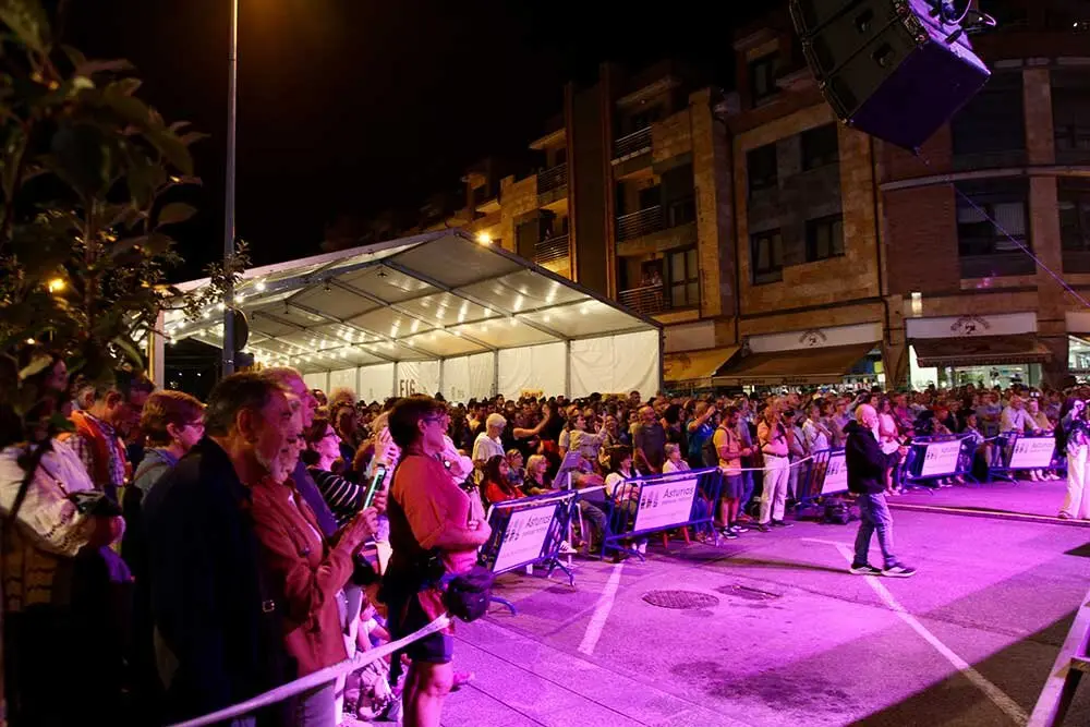 hevia-concierto-villaviciosa-019