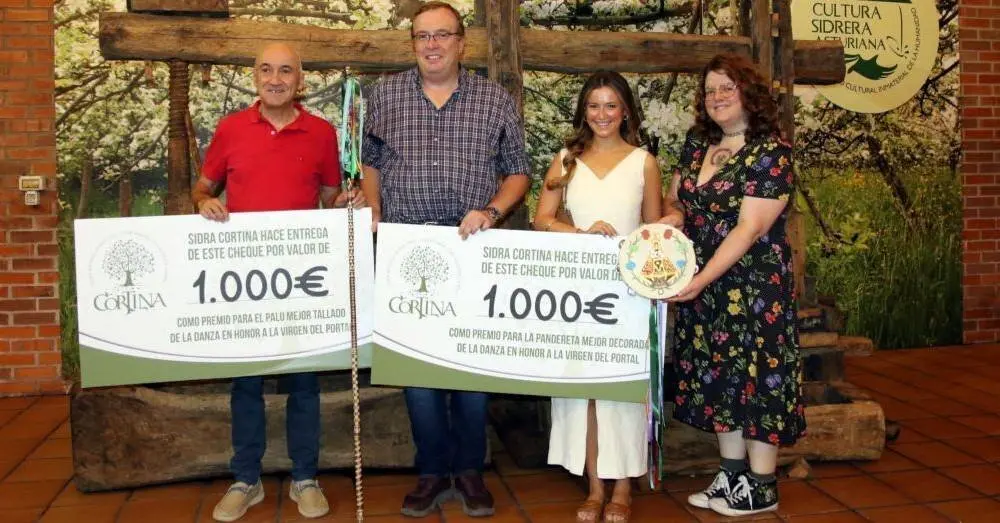 Vicente &Aacute;lvarez, Tino Cortina, Roc&iacute;o Pereira y Gala Vald&eacute;s Soto, dibujante. Foto cortes&iacute;a de Cholo Paraj&oacute;n.