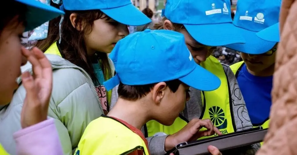 Ni&ntilde;os realizando una actividad de la REC de Cogersa.