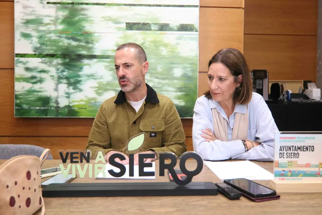 &Aacute;ngel Garc&iacute;a y Patricia Antu&ntilde;a ya preparan las navidades en el concejo