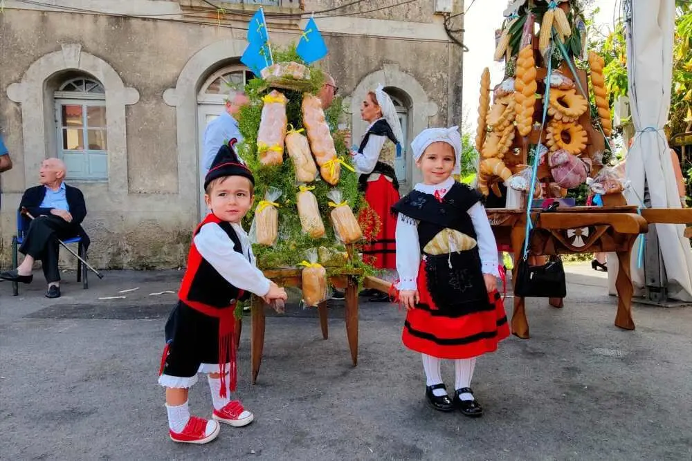 Peque&ntilde;os hermanos que acapararon todas las miradas.