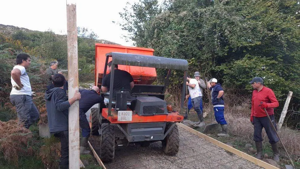 hormigonado-caminos-calduenu-llanes