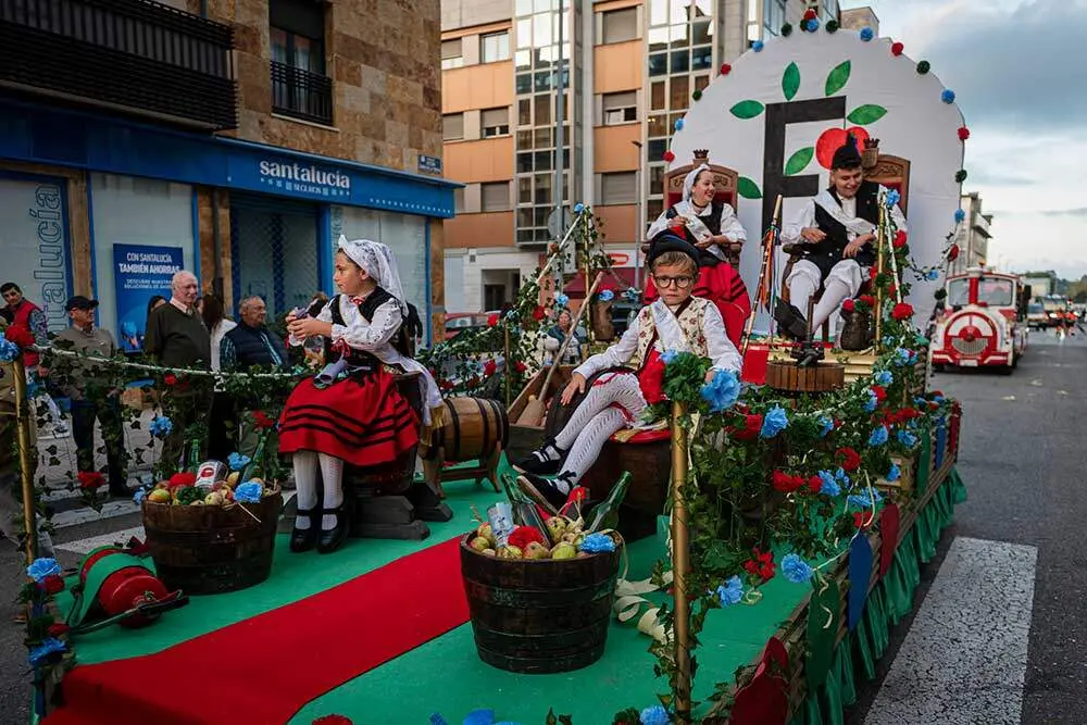 Festival-de-la-Manzana-2025---Carrozas-040-