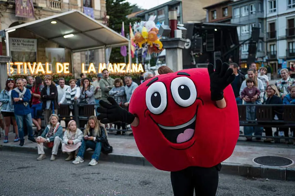 Festival-de-la-Manzana-2025---Carrozas-043-
