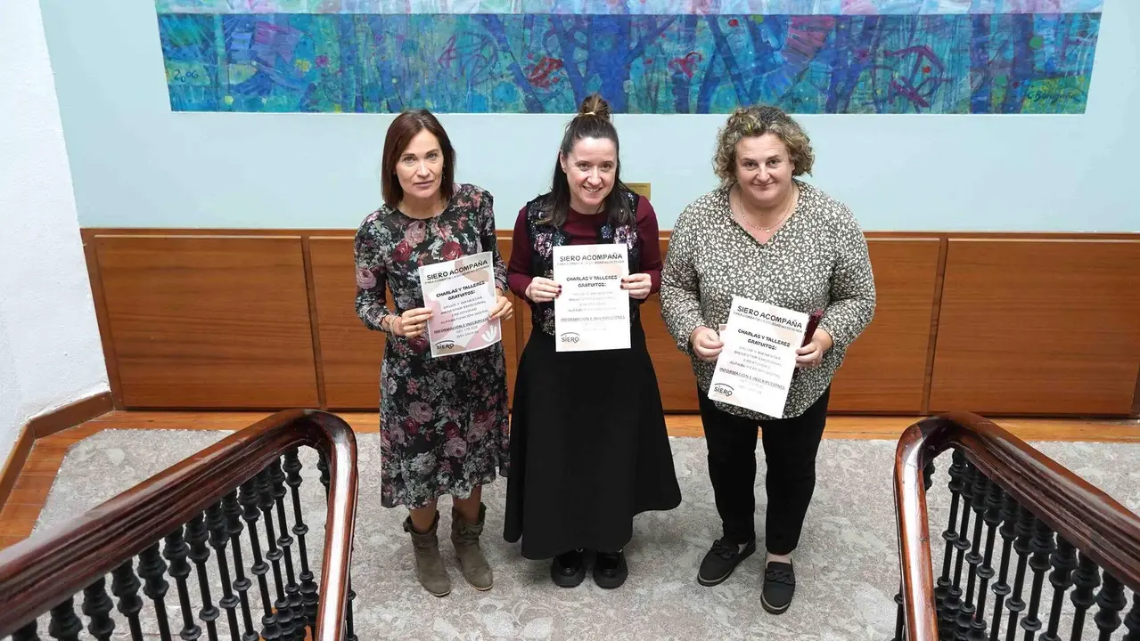 A la izda, Mar&iacute;a Jos&eacute; Fern&aacute;ndez, Consuelo Urdangaray, t&eacute;cnica municipal responsable del programa y Pilar Santianes