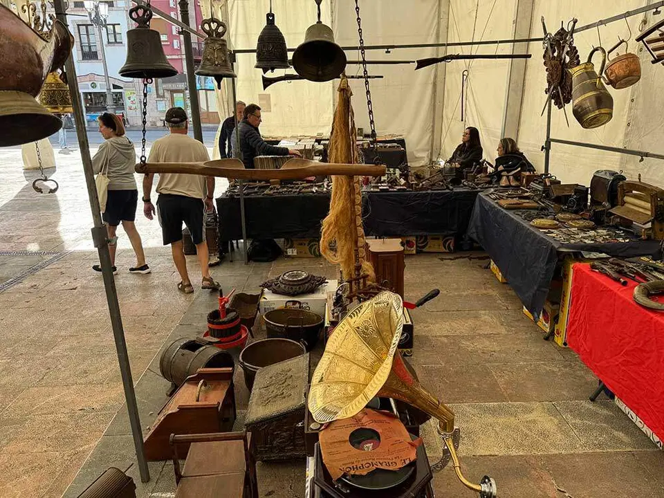 feria-antiguedades-cangas-2025-017