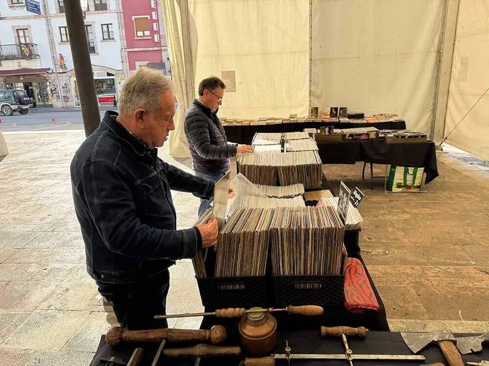 feria-antiguedades-cangas-2025-018