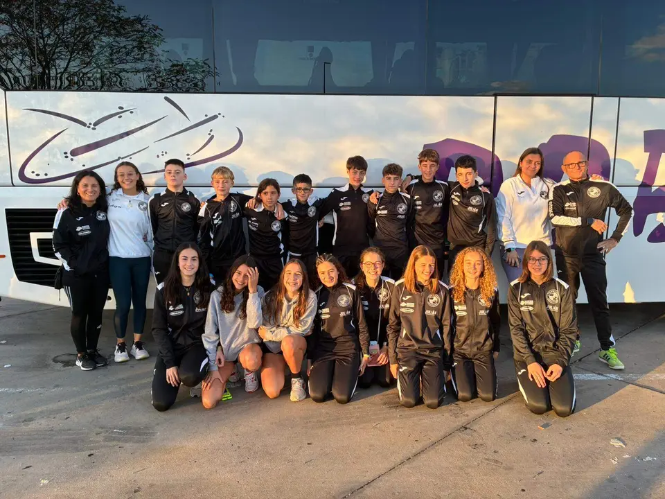 Componentes del equipo de atletismo de Lugones que se desplazaron a N&aacute;jera