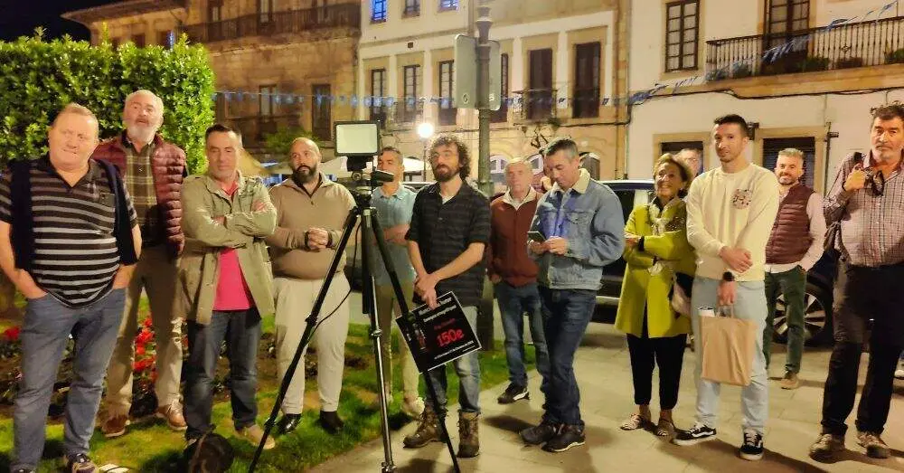 Espectadores en Plaza Caveda y Nava 2.