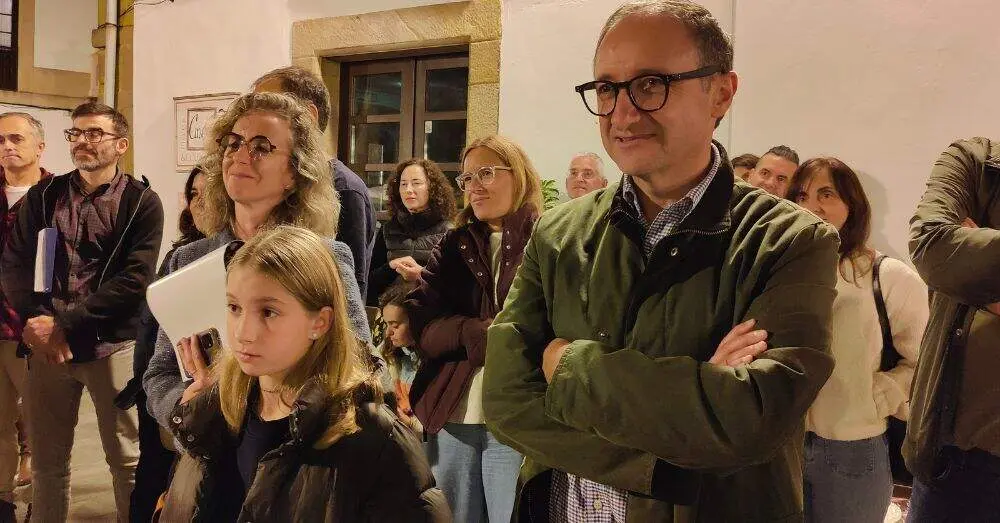 Espectadores en Plaza Caveda y Nava 4.