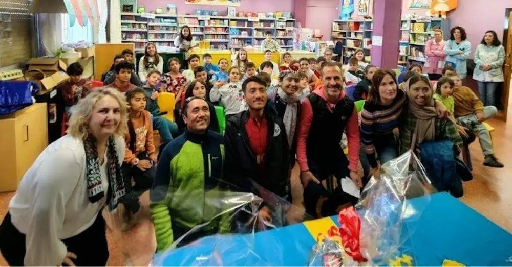 In&eacute;s Estradad, Dir.&ordf; ; Hanif Muhammad, Mutafa Muhammad, Hafiza Siddiqa y Amina Hanif , &Aacute;ngel Garc&iacute;a, alcalde; M. Jos&eacute; Fern&aacute;ndez, concejala.