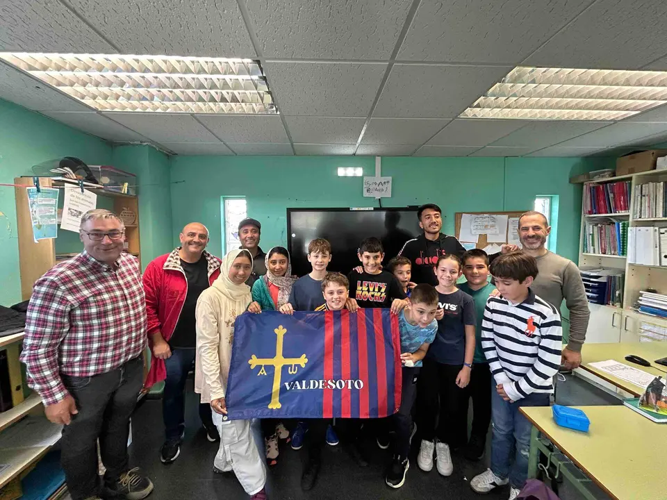 Un momento de la visita realizada por los j&oacute;venes paquistan&iacute;es al CRA de Viella