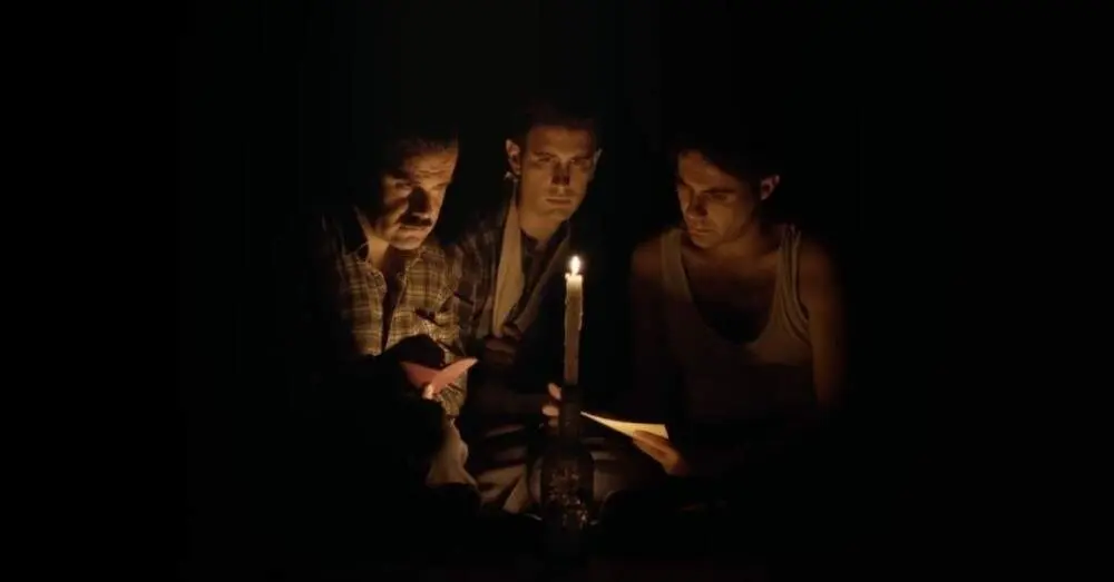 Fotograma de la pel&iacute;cula Tres hombres no pueden ocultarse bajo la tapa de un puchero