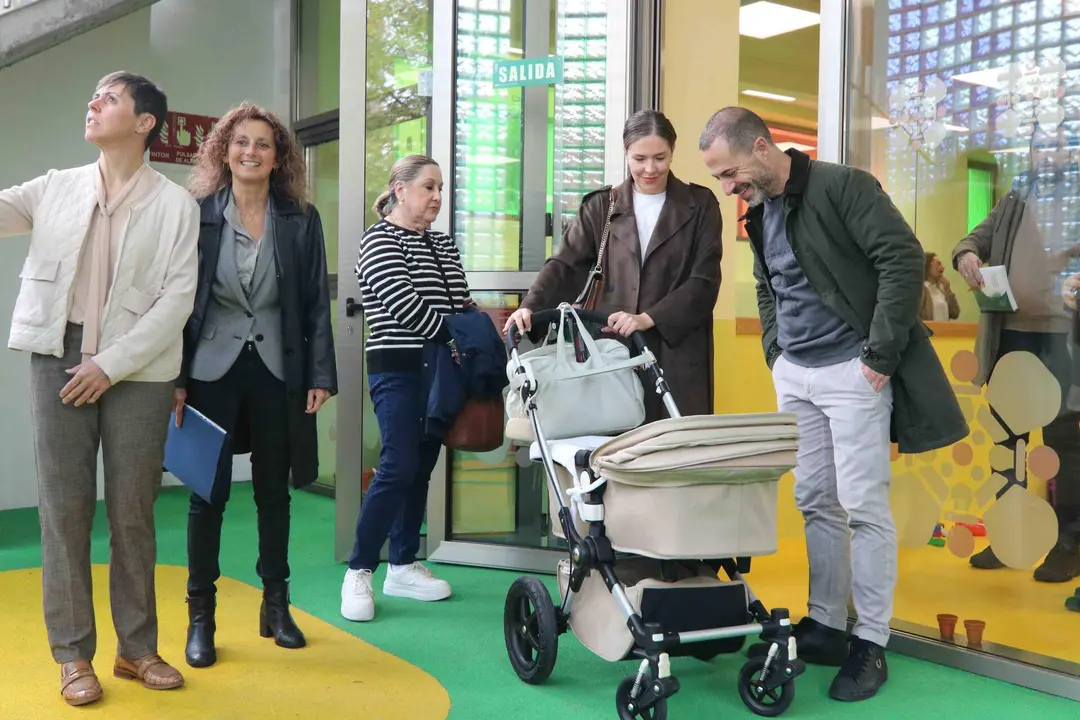 Eva Ledo, segunda por la izda y &Aacute;ngel Garc&iacute;a en la inauguraci&oacute;n de Los Polesinos