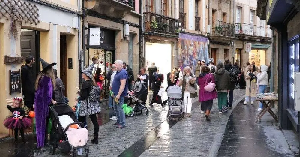 Calle del Sol la tarde de Halloween.