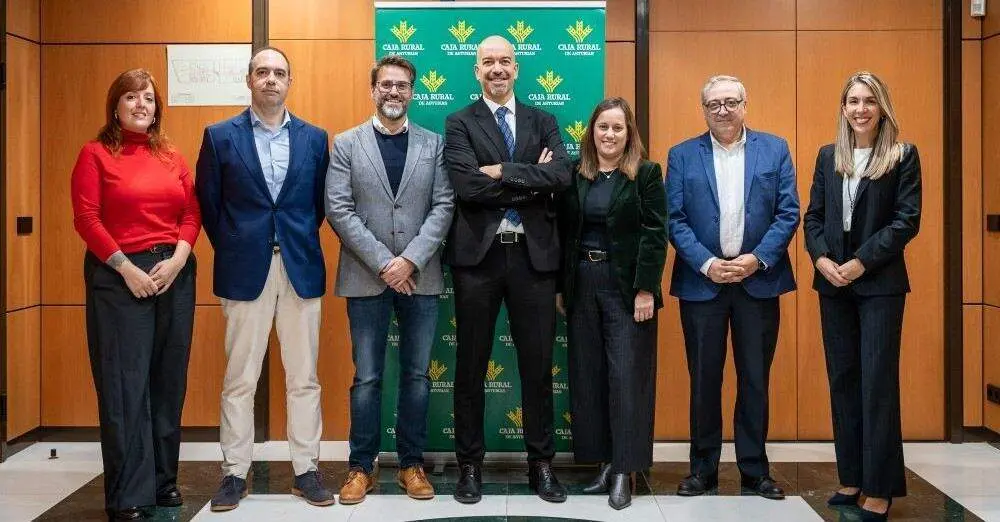 Directivos de Caja Rural de Asturias y de Nea Master, Ukabi y Wolters.