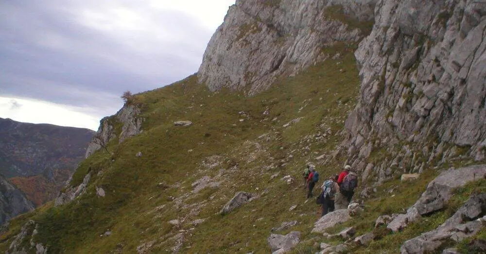 Grupo de Monta&ntilde;a Llama Ello en La Canga Las Verdes.