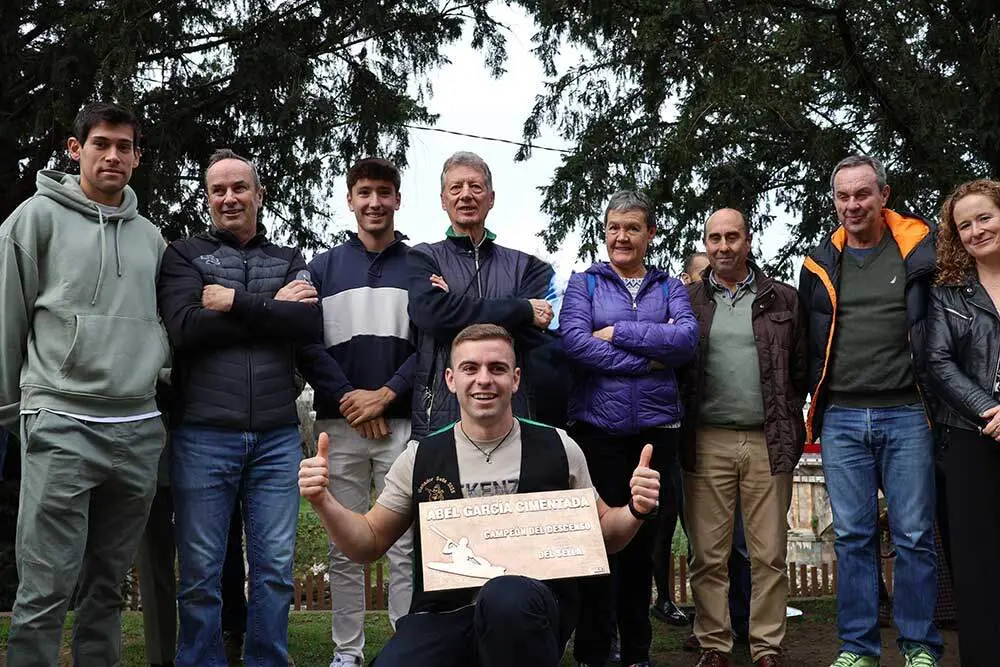 placa-abel-cimentada-campeon-sella-01