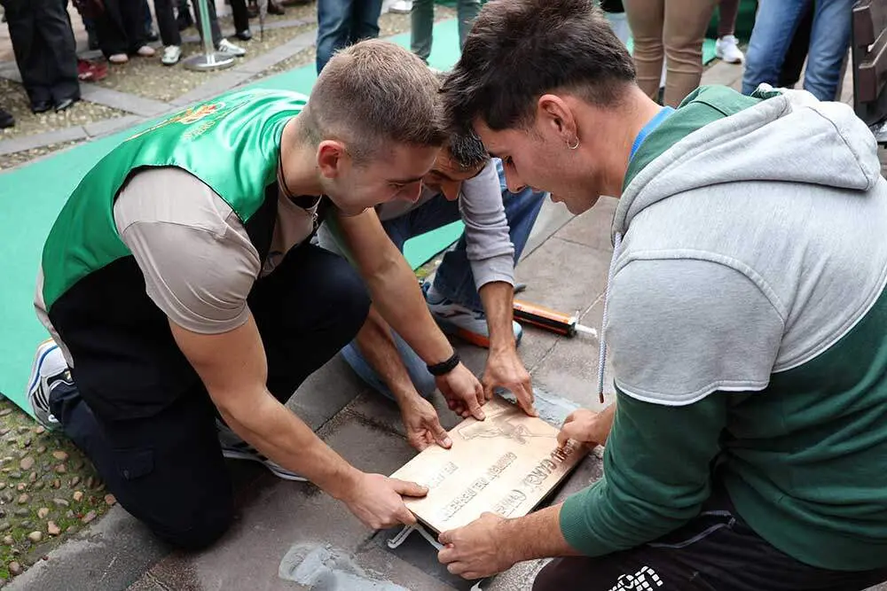 placa-abel-cimentada-campeon-sella-06