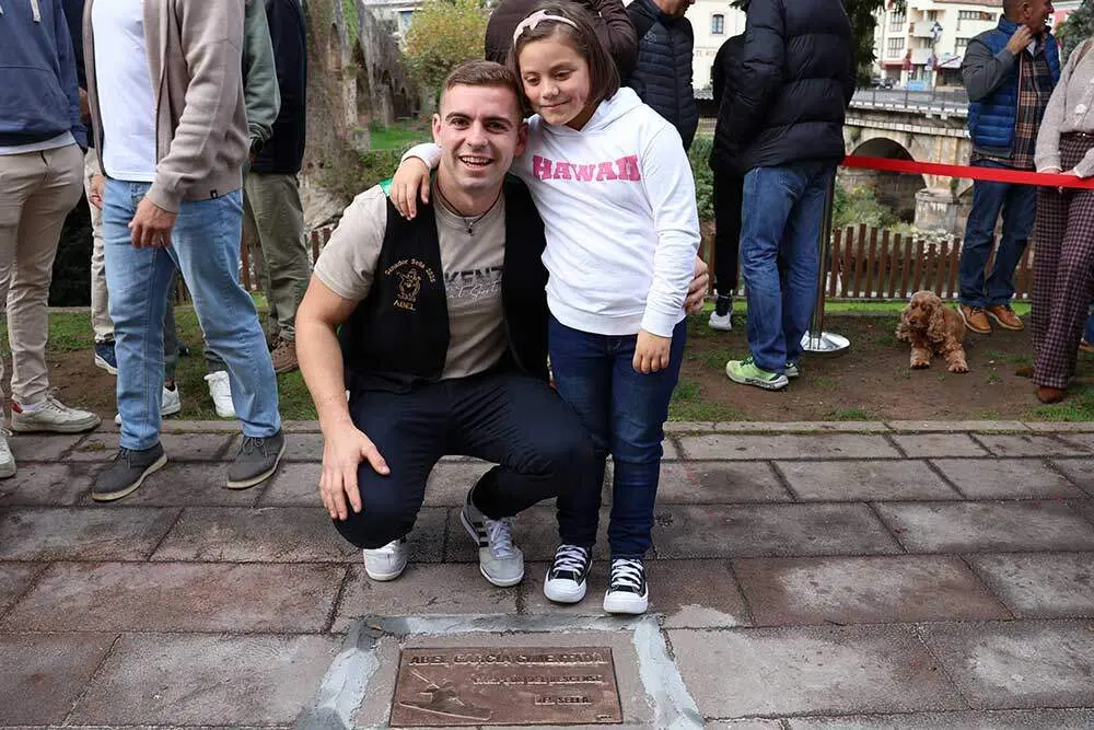 placa-abel-cimentada-campeon-sella-010