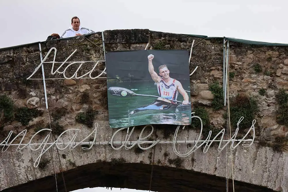 placa-abel-cimentada-campeon-sella-018