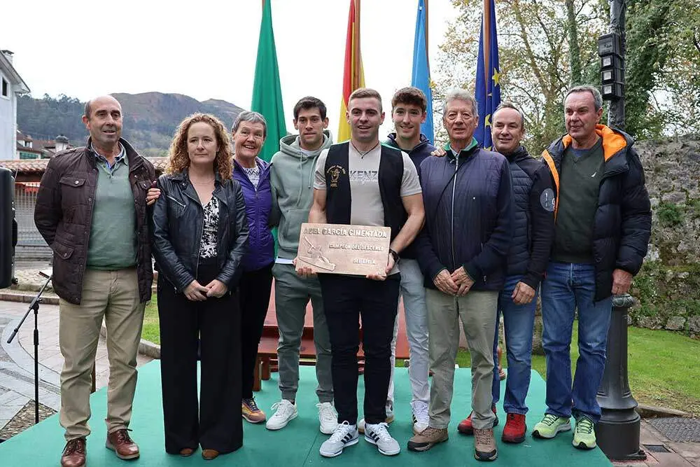 placa-abel-cimentada-campeon-sella-024