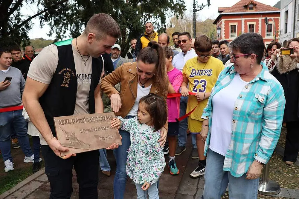 placa-abel-cimentada-campeon-sella-025