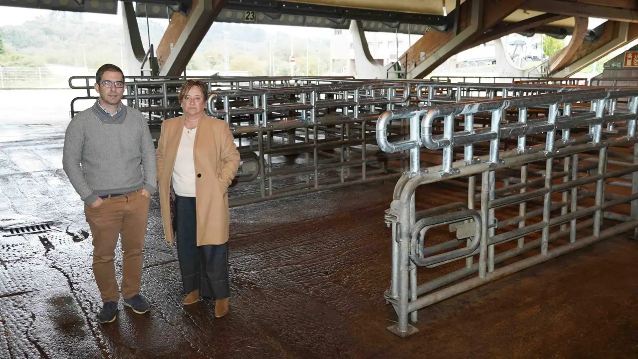 la edil, junto a Rafael Bueno, director del Mercado Nacional de Ganados