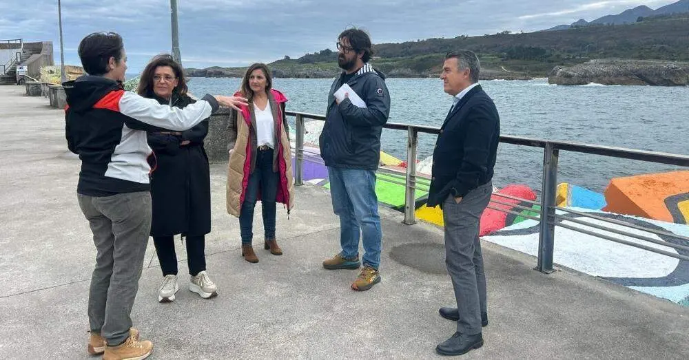 Enrique Riestra, alcalde, junto a las concejalas de Turismo, Aurora Aguilar y de la Villa, M&oacute;nica Remis, y el de Urbanismo, Juan Carlos Armas, ayer