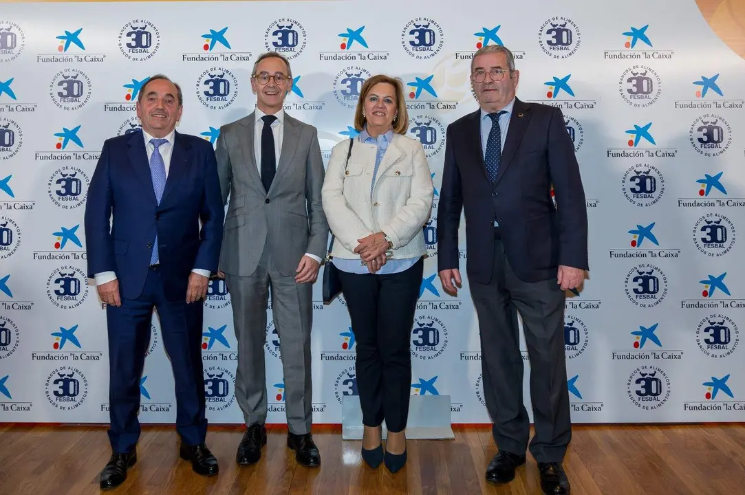 De izda. a dcha.: Juan Jos&eacute; Cima (secretario Fundaci&oacute;n Banco de Alimentos de Asturias), Antonio Blanco (director Fundaci&oacute;n Alimerka), Josefa Ca&ntilde;adas (vicepresidenta Fundaci&oacute;n Banco de Alimentos de Asturias) y Bernardo Sope&ntilde;a (presidente Fundaci&oacute;n Banco de Alimentos de Asturias)