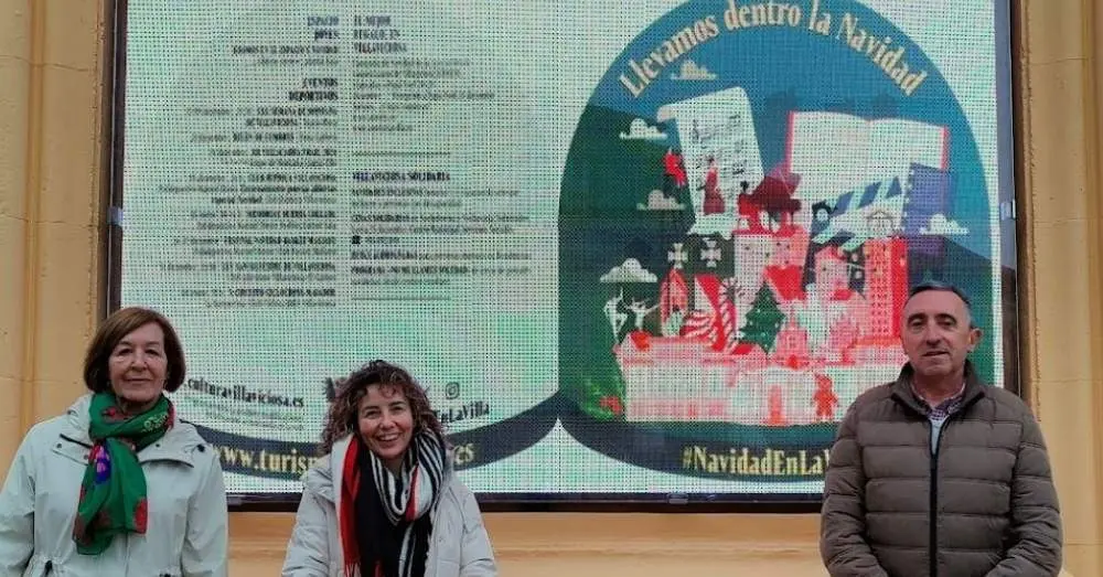 Reyes Ugalde, Roc&iacute;o Vega y Jos&eacute; Antonio Fern&aacute;ndez concejales del ayuntamiento con la imagen del programa en formato domo.