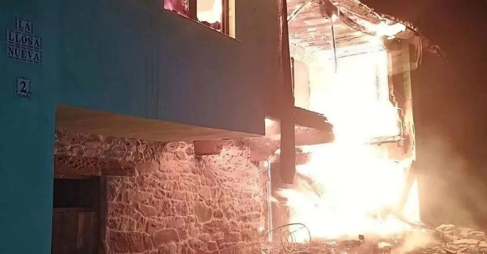 Imagen de la vivienda incendiada facilitada por el SESPA.