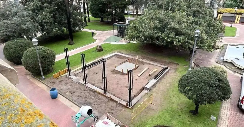 Aviario y quiosco del parque ya desmontados.