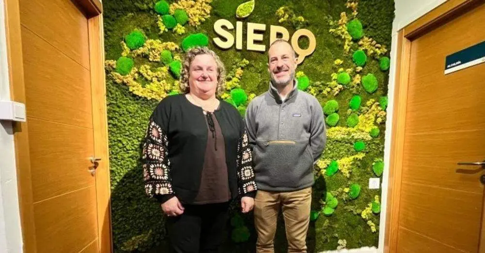 Pilar Santianes, concejala y &Aacute;ngel Garc&iacute;a, alcalde de Siero, tras dar a conocer los datos de poblaci&oacute;n.