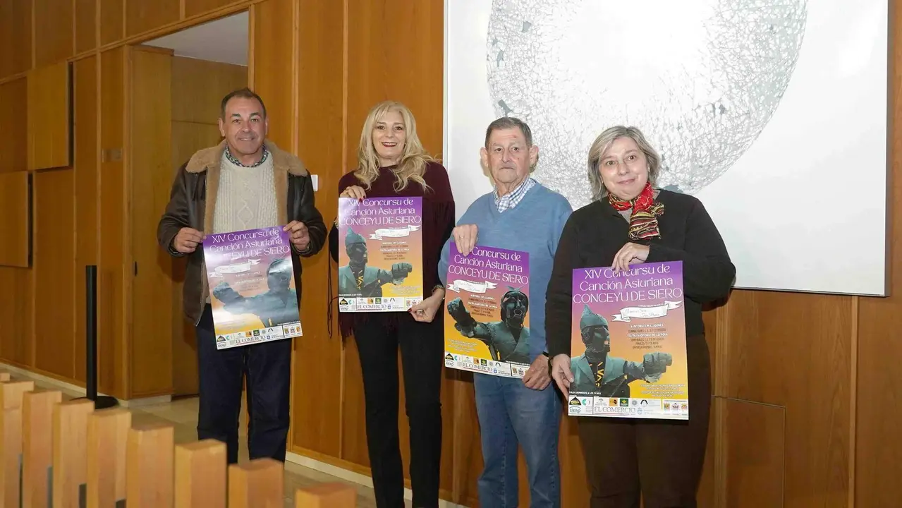 la edil de Cultura, junto a Isabel Gonz&aacute;lez, directora de la Fundaci&oacute;n Municipal de Cultura; Valent&iacute;n Fuente, presidente de la Asociaci&oacute;n de Folclore Amigos de la Tradici&oacute;n (Afatra), y &lsquo;Tol&iacute;n&rsquo; Garc&iacute;a, miembro del jurado