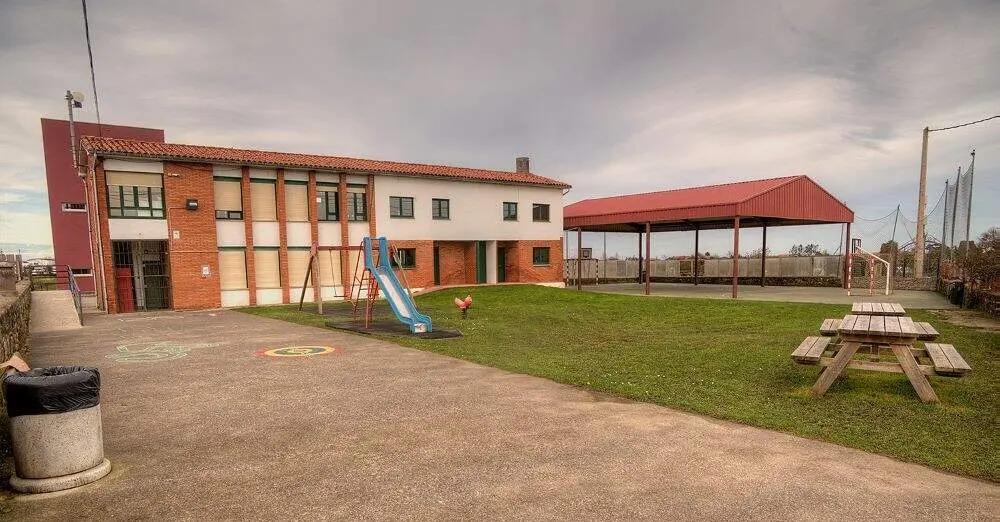 Colegio P&uacute;blico de Quintes. Fotograf&iacute;a de Bernardo Busto.